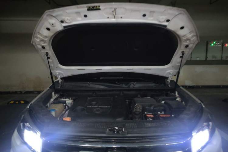Used CHANGAN CS75 2018 280T Automatic Yazi Model China V Standard Engine Bay