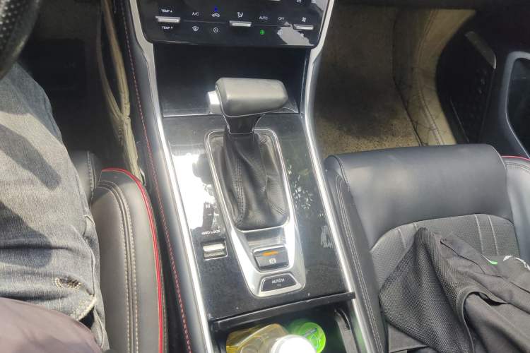 Used CHANGAN CS75 2018 1.8T Automatic 4x4 Zhiyao Model China V Emission Standard Gear Lever