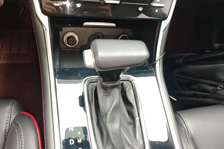 Used CHANGAN CS75 2018 280T Automatic Smart Edition China V-standard Gear Lever