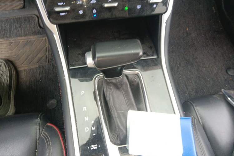 Used CHANGAN CS75 2018 280T Automatic Yazi Model China V Standard Gear Lever