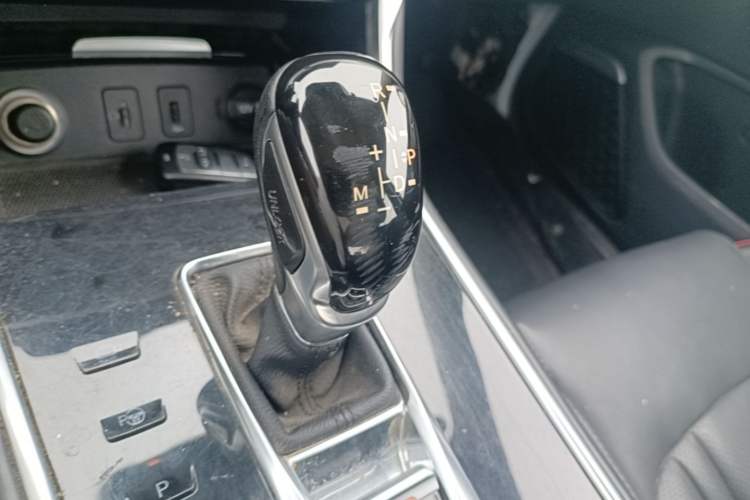 Used CHANGAN CS75 2018 280T Automatic Luxury Edition China V Standard Gear Lever