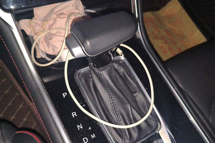 Used CHANGAN CS75 2018 280T Automatic Smart Edition China V-standard Gear Lever
