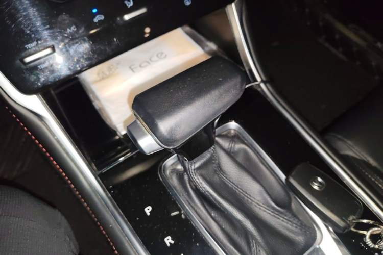 Used CHANGAN CS75 2018 280T Automatic Smart Edition China V-standard Gear Lever