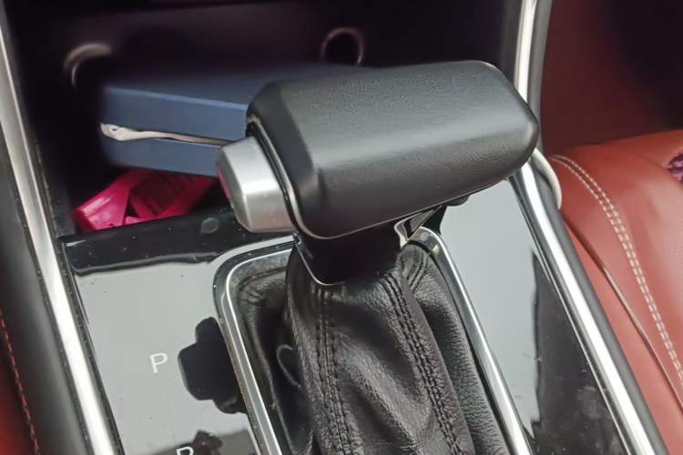Used CHANGAN CS75 2018 280T Automatic Smart Edition China V-standard Gear Lever