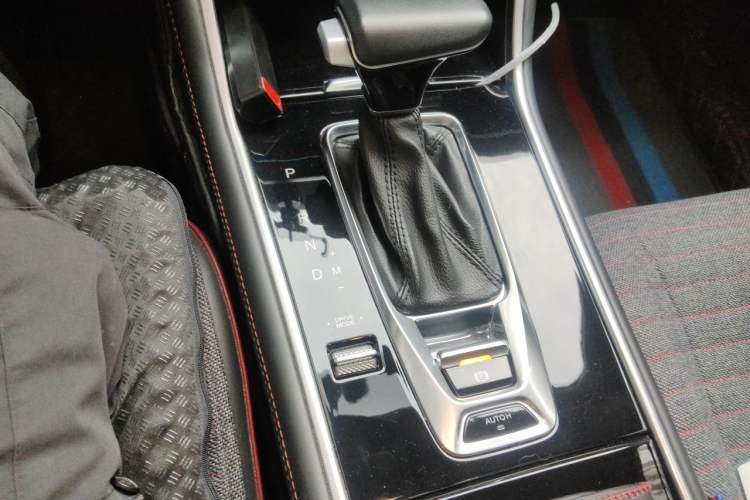Used CHANGAN CS75 2018 280T Automatic Smart Edition China V-standard Gear Lever