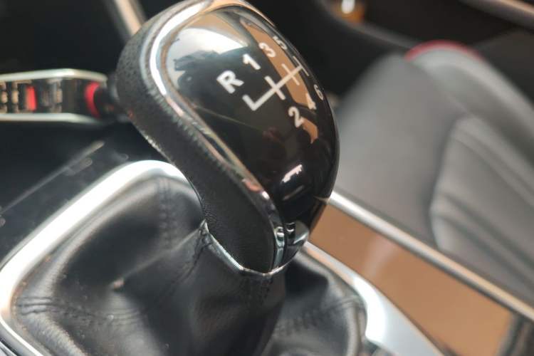 Used CHANGAN CS75 2018 280T Manual Elite Version China V Standard Gear Lever