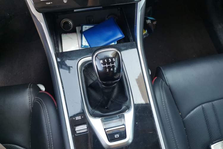 Used CHANGAN CS75 2018 280T Manual Elite Version China V Standard Gear Lever