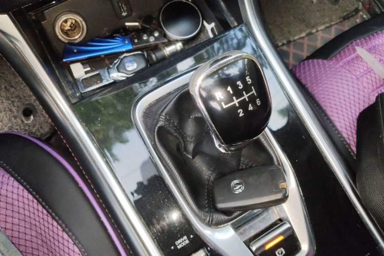 Used CHANGAN CS75 2018 280T Manual Elite Version China V Standard Gear Lever