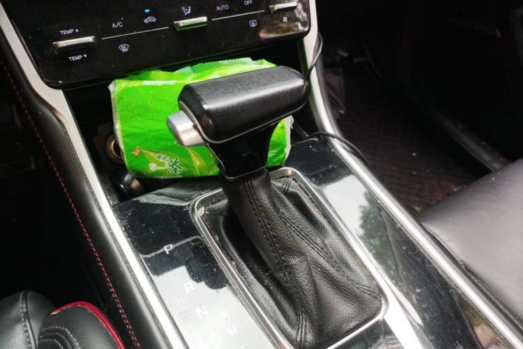 Used CHANGAN CS75 2018 280T Automatic Smart Edition China V-standard Gear Lever