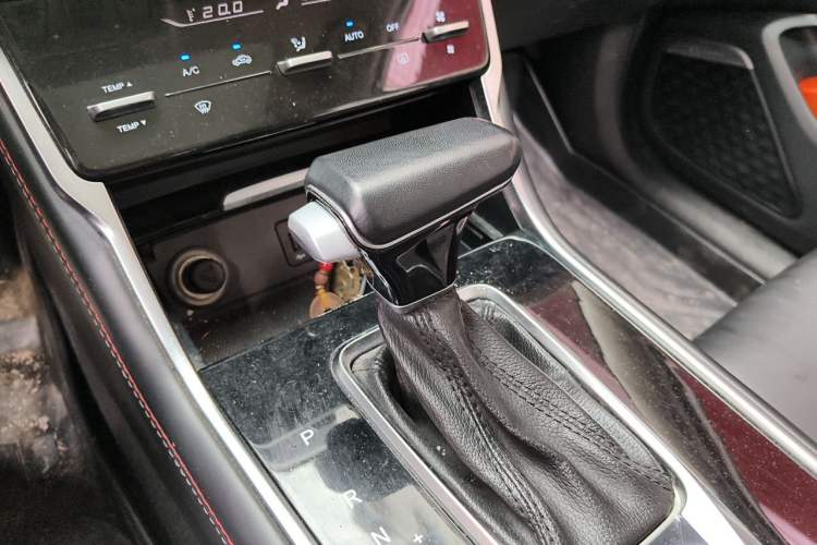 Used CHANGAN CS75 2018 280T Automatic Smart Edition China V-standard Gear Lever