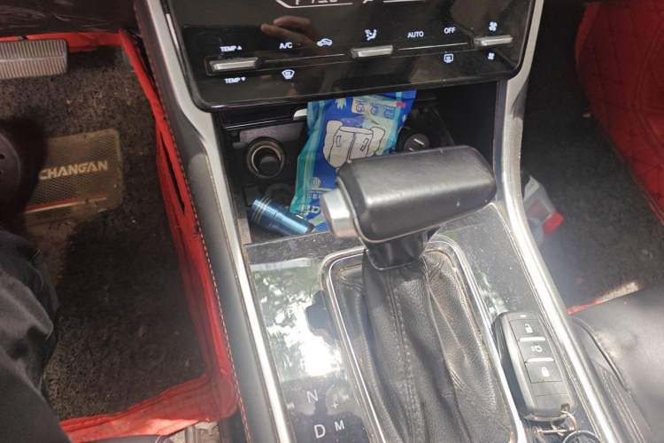Used CHANGAN CS75 2018 280T Automatic Smart Edition China V-standard Gear Lever