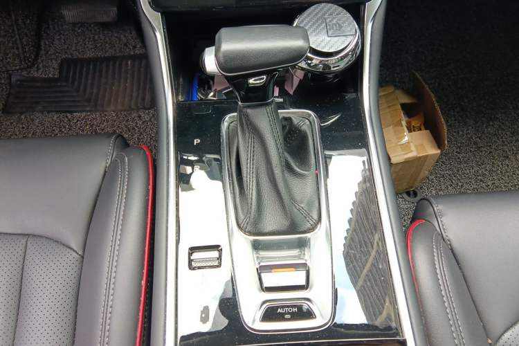 Used CHANGAN CS75 2018 280T Automatic Yazi Model China V Standard Gear Lever