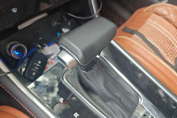Used CHANGAN CS75 2018 280T Automatic Smart Edition China V-standard Gear Lever