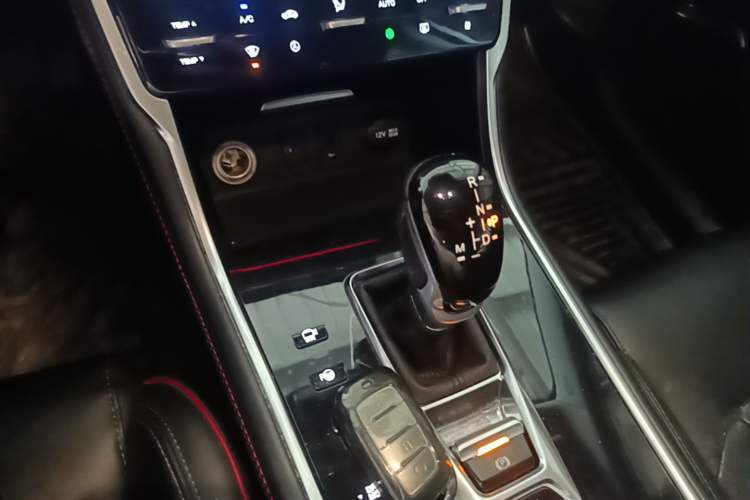Used CHANGAN CS75 2018 280T Automatic Luxury Edition China V Standard Gear Lever
