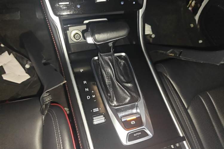Used CHANGAN CS75 2018 280T Automatic Smart Edition China V-standard Gear Lever