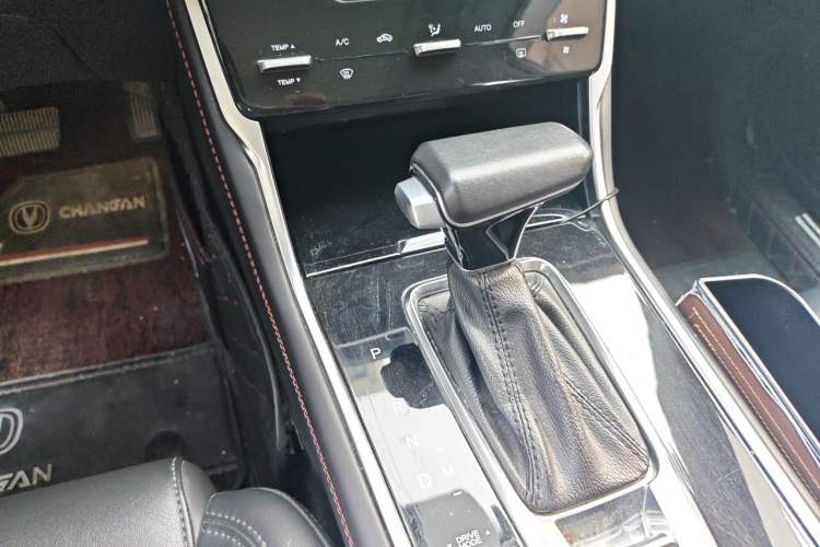 Used CHANGAN CS75 2018 280T Automatic Smart Edition China V-standard Gear Lever