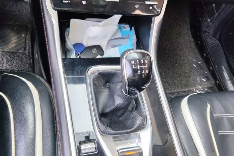 Used CHANGAN CS75 2018 280T Manual Elite Version China V Standard Gear Lever