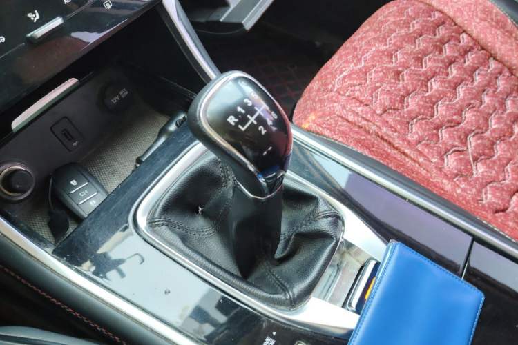 Used CHANGAN CS75 2018 280T Manual Elite Version China V Standard Gear Lever