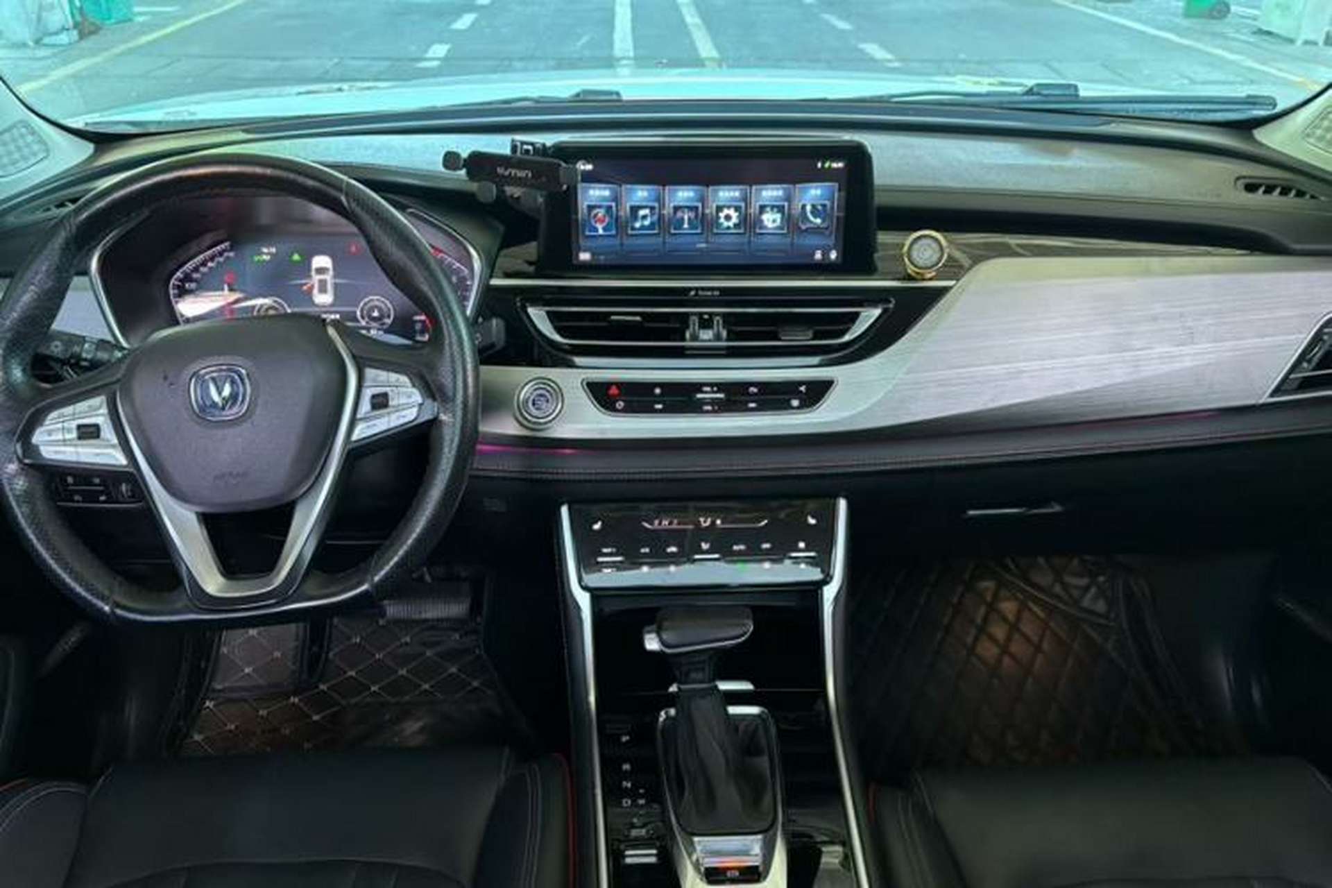 Used CHANGAN CS75 2018 280T Automatic Yazi Model China V Standard Interior 1