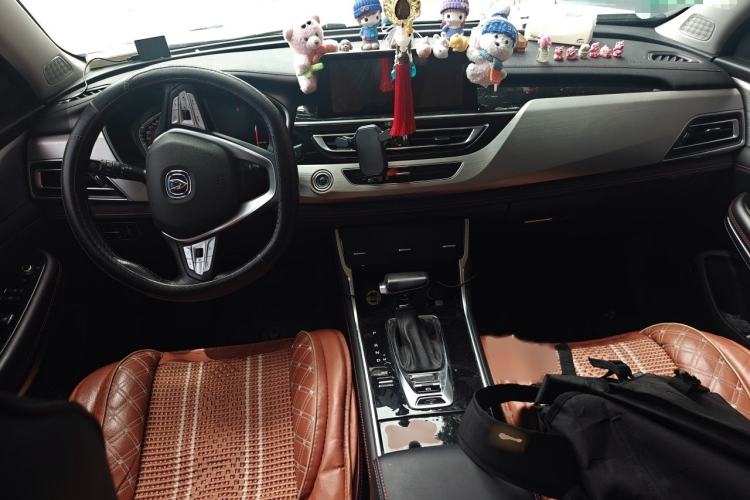 Used CHANGAN CS75 2018 280T Automatic Smart Edition China V-standard Interior 2