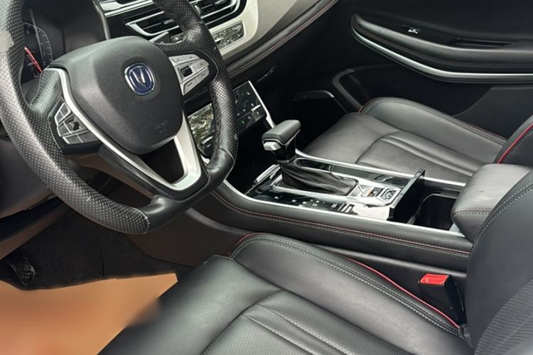 Used CHANGAN CS75 2018 280T Automatic Yazi Model China V Standard Interior 2