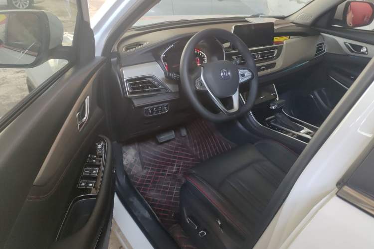 Used CHANGAN CS75 2018 280T Automatic Smart Edition China V-standard Interior 2