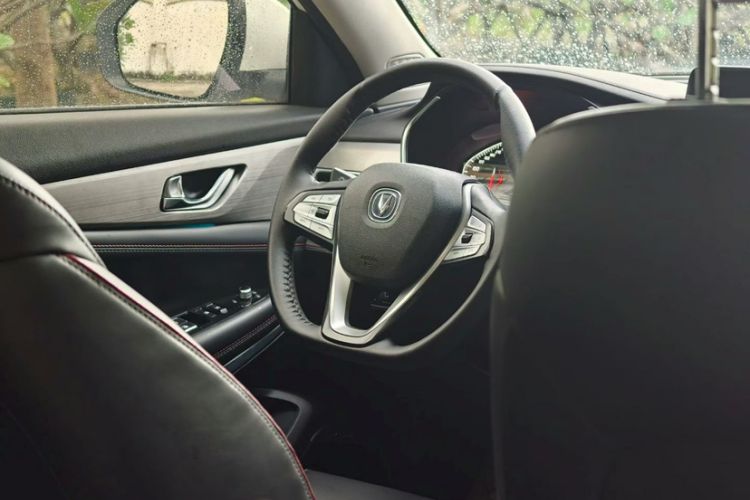 Used CHANGAN CS75 2018 280T Automatic Smart Edition China V-standard Interior 3