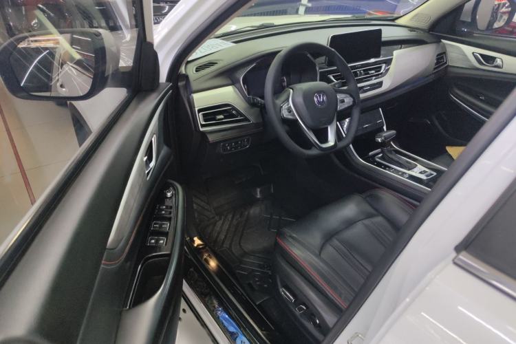 Used CHANGAN CS75 2018 280T Automatic Yazi Model China V Standard Interior 3