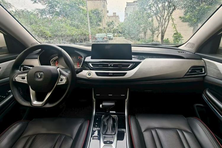 Used CHANGAN CS75 2018 280T Automatic Smart Edition China V-standard Interior 4