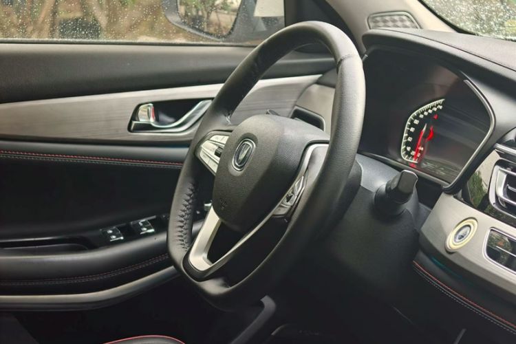Used CHANGAN CS75 2018 280T Automatic Smart Edition China V-standard Interior 5