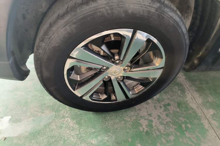 Used CHANGAN CS75 2018 280T Automatic Smart Edition China V Standard Left Front Wheel Hub