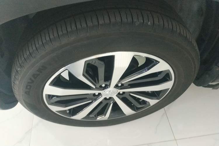 Used CHANGAN CS75 2018 280T Automatic Yazi Model China V Standard Left Front Wheel Hub