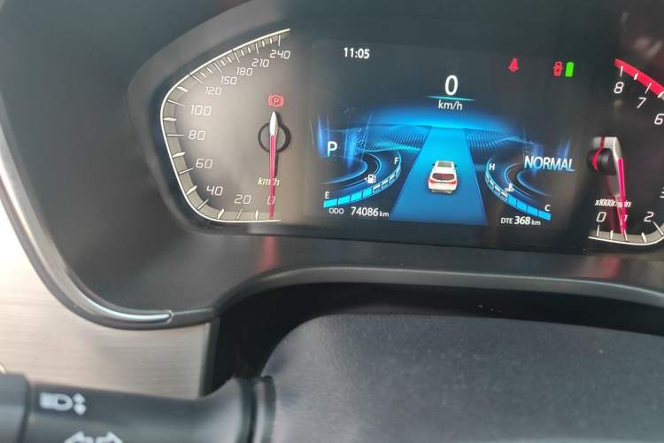 Used CHANGAN CS75 2018 280T Automatic Smart Edition China V-standard Odometer Close Up