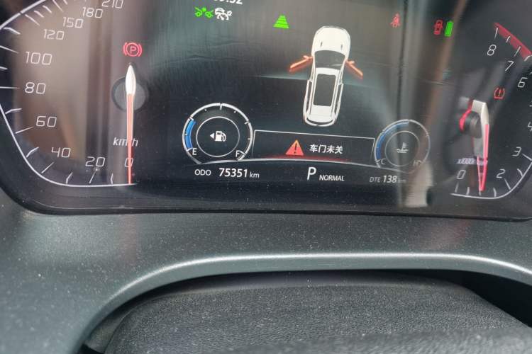 Used CHANGAN CS75 2018 280T Automatic Yazi Model China V Standard Odometer Close Up