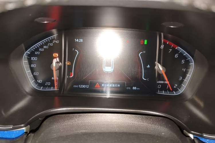 Used CHANGAN CS75 2018 280T Automatic Smart Edition China V-standard Odometer Close Up