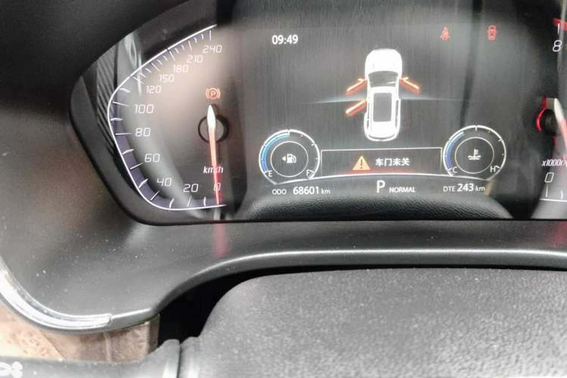 Used CHANGAN CS75 2018 280T Automatic Smart Edition China V-standard Odometer Close Up