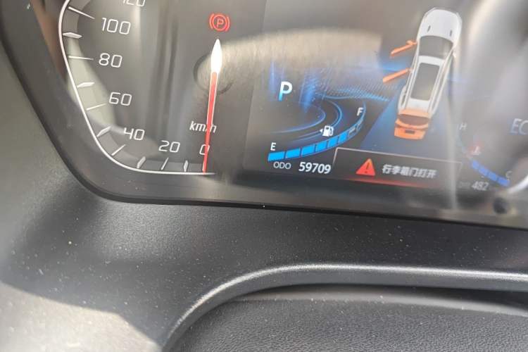 Used CHANGAN CS75 2018 280T Automatic Smart Edition China V-standard Odometer Close Up