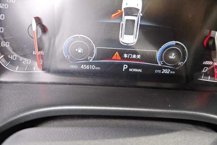 Used CHANGAN CS75 2018 280T Automatic Smart Edition China V-standard Odometer Close Up