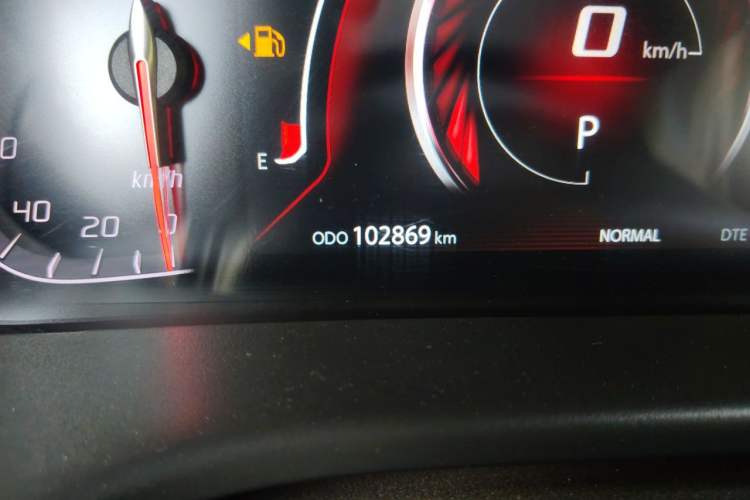 Used CHANGAN CS75 2018 280T Automatic Smart Edition China V Standard Odometer Close Up