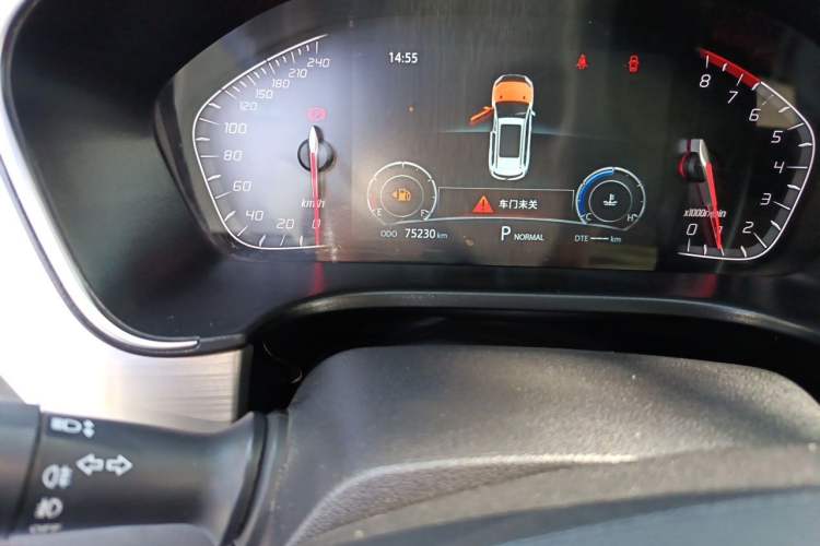 Used CHANGAN CS75 2018 280T Automatic Smart Edition China V-standard Odometer Close Up