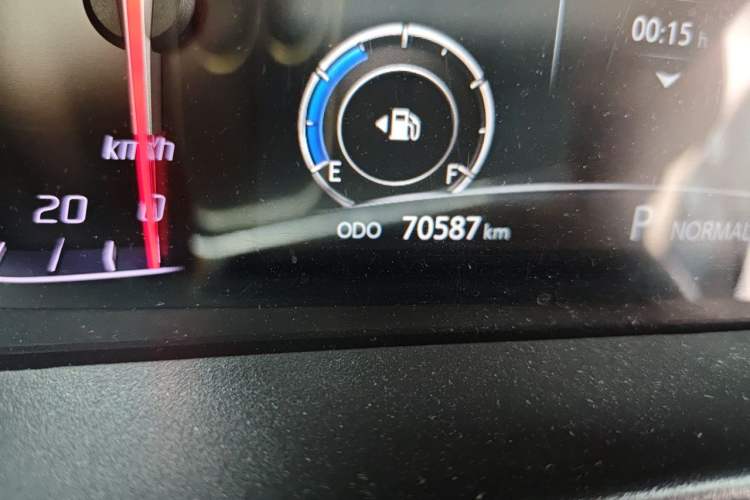 Used CHANGAN CS75 2018 280T Automatic Smart Edition China V-standard Odometer Close Up