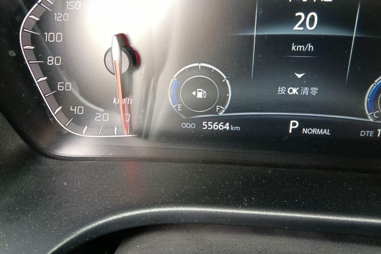 Used CHANGAN CS75 2018 280T Automatic Yazi Model China V Standard Odometer Close Up