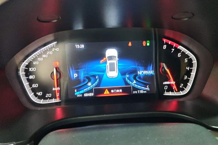 Used CHANGAN CS75 2018 280T Automatic Smart Edition China V Standard Odometer Close Up