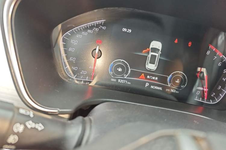 Used CHANGAN CS75 2018 280T Automatic Smart Edition China V-standard Odometer Close Up