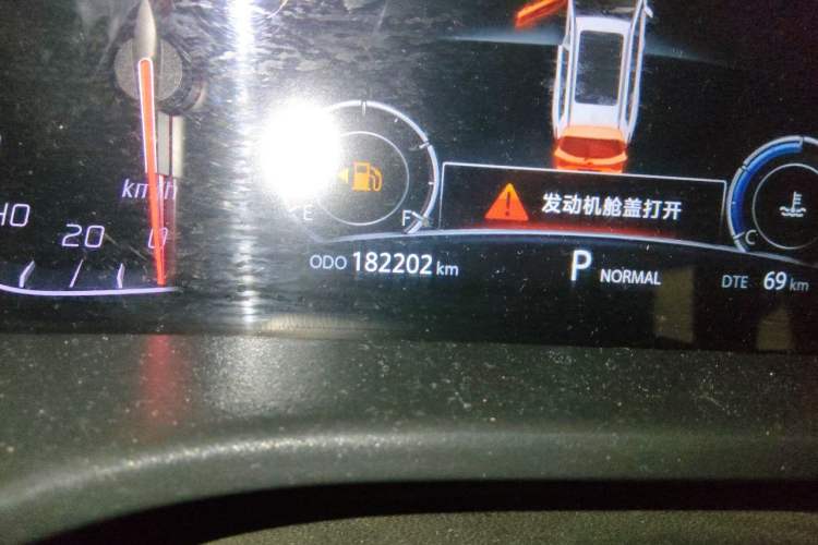Used CHANGAN CS75 2018 280T Automatic Smart Edition China V-standard Odometer Close Up