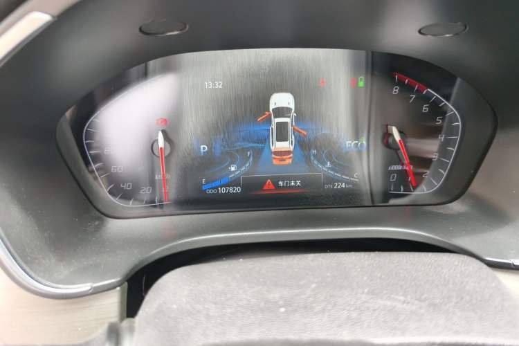 Used CHANGAN CS75 2018 280T Automatic Smart Edition China V-standard Odometer Close Up