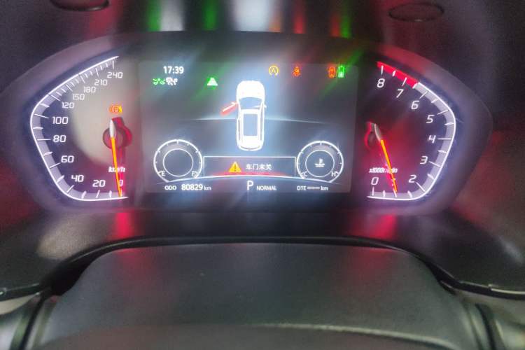 Used CHANGAN CS75 2018 280T Automatic Yazi Model China V Standard Odometer Close Up