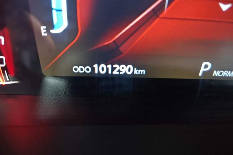 Used CHANGAN CS75 2018 280T Automatic Yazi Model China V Standard Odometer Close Up