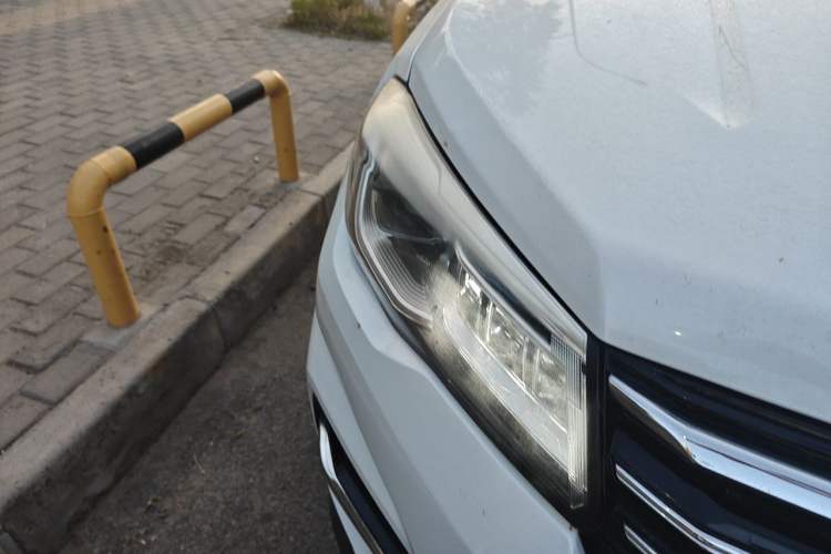Used CHANGAN CS75 2018 280T Automatic Smart Edition China V-standard Right Front Headlight