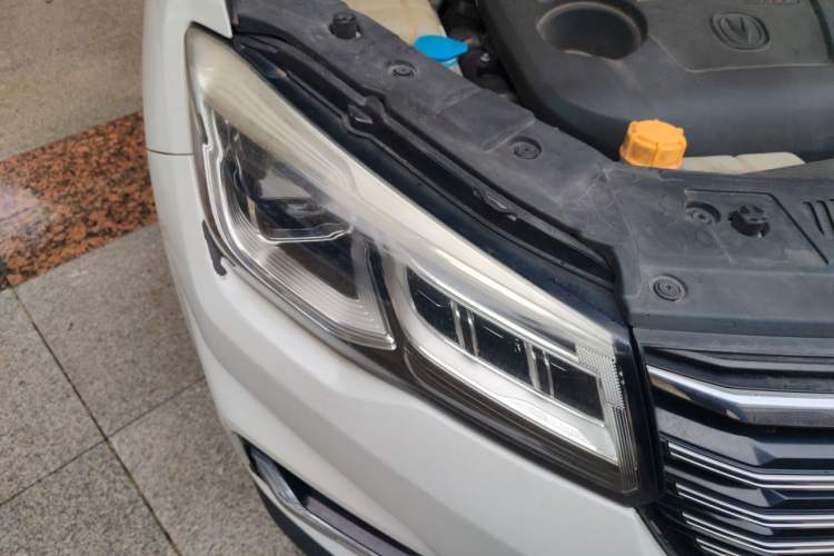 Used CHANGAN CS75 2018 280T Automatic Yazi Model China V Standard Right Front Headlight
